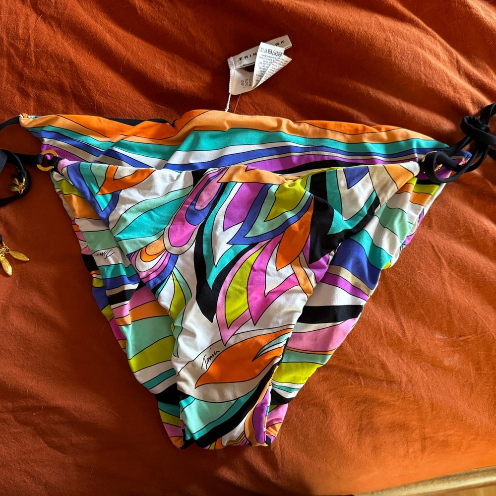 Trina Turk Reversible Side Tie Bikini Bottom Bright Paisley
Wavy Lines 12 NWOT